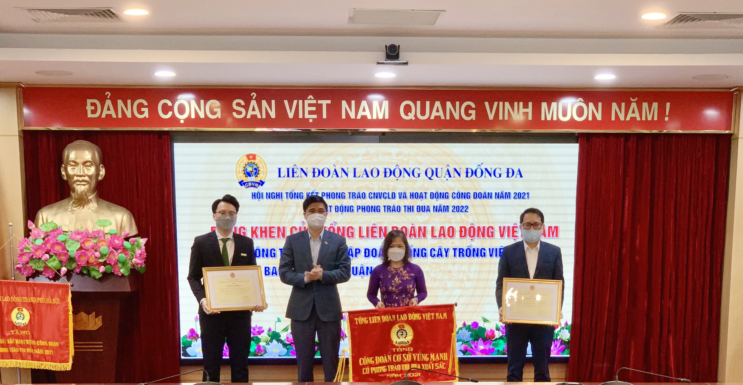 Công đoàn Vinaseed nhận bằng khen của Tổng Liên đoàn Lao động Việt Nam